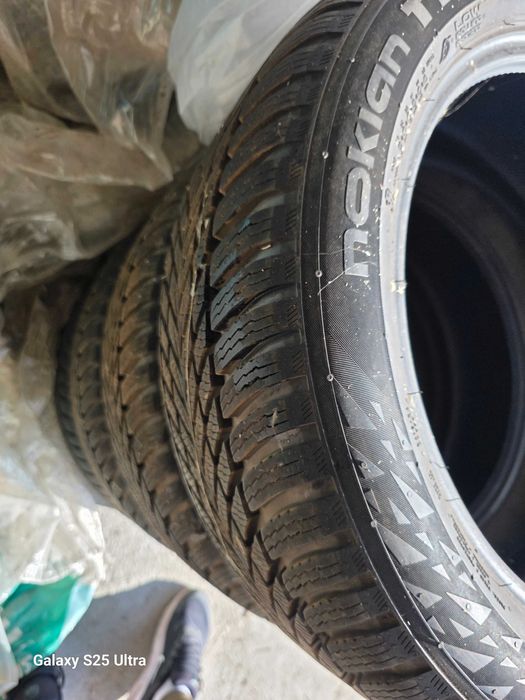 Гуми зимни r17 225/50