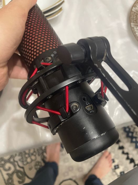 срочно продаю микрафон hyperx quadcast
