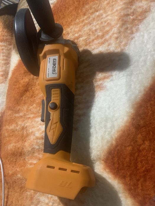 Продавам  Ъглошлайф в добро състояние