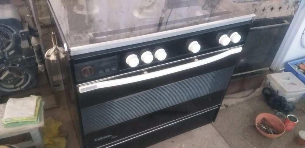 Продам.Газ  плиту в хорошем состоянии,все работает.