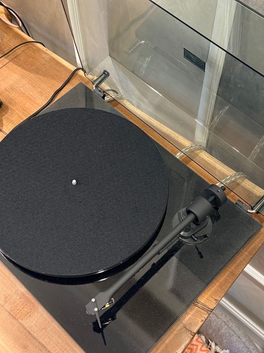 Виниловый проигрыватель Pro-Ject