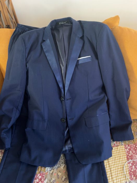 Costum  scolar NOU