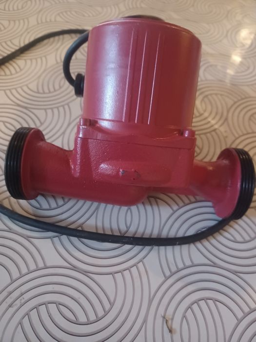 Цирколационна помпа GRUNDFOS UPS-32-60-180