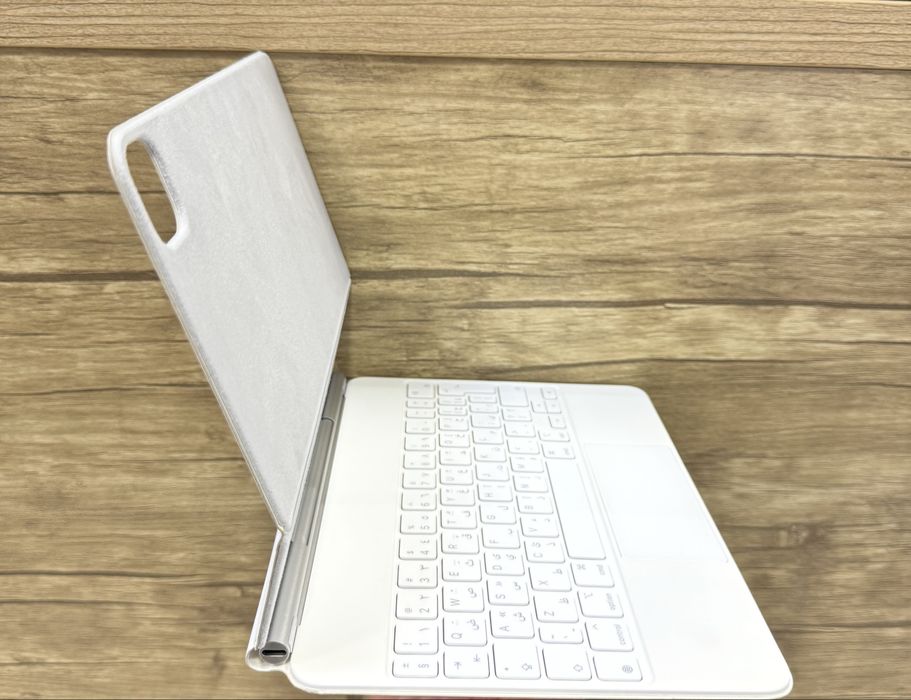 Prodam Idyal Apple MagicKeyboard 11