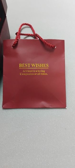 Cutie cadou cu flori de spuma