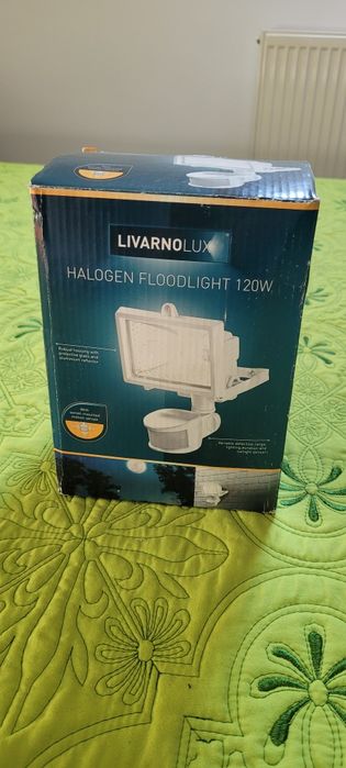 Reflector cu halogen