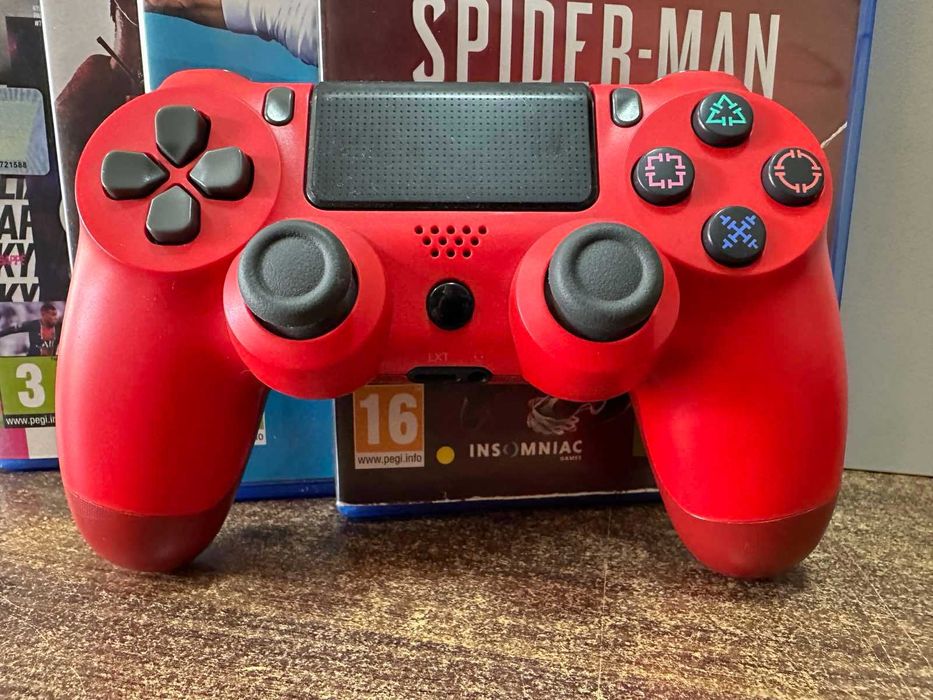 Playstation 4 Slim 500gb с 2 джойстика, 5 игри и зарядна станция