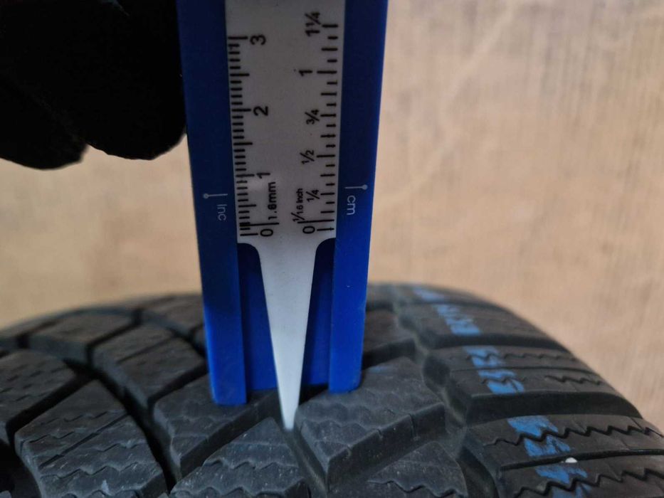 4 Bridgestone R17 235/55
зимни гуми
DOT3420