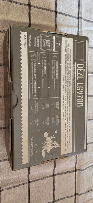 Навигация за камион Garmin Dezl LGV700 7 инча карти за цяла Европа