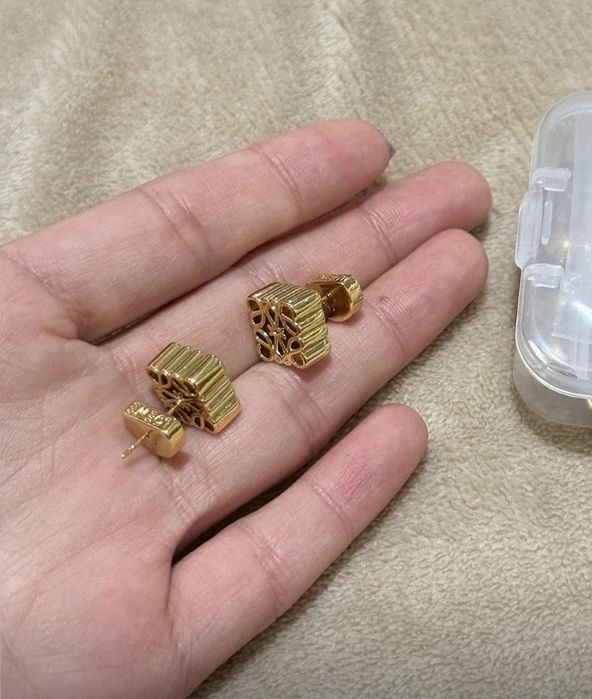 Продам серьги Loewe