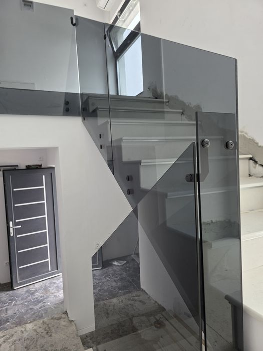 Balustradă din sticlă securizată fără stilpi