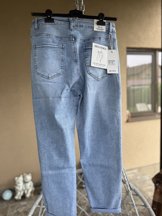 Vand blugi noi moderni elastici cu pietricele marimea 30