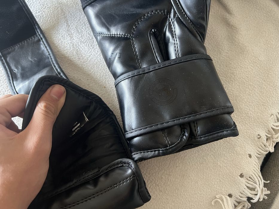 Боксови ръкавици