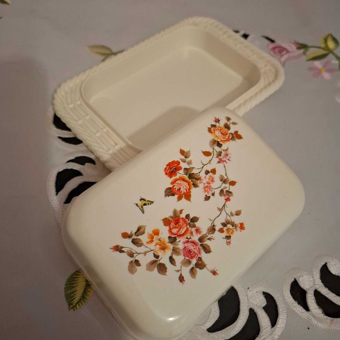 Кутия за съхранявана на масло и др.