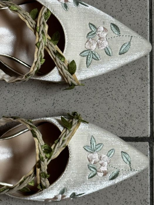 Женские туфли с вышивкой