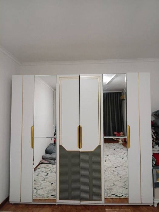 Шкаф комод с зеркалом