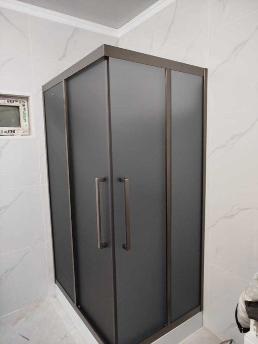 Душевые кабины и ограждения со склада!