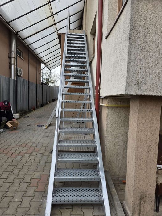 Confectionam scarii metalice zincate exterioare și pentru incendii , platforme, podete si balustrazi profesionale la cererea clientului . Asiguram tra