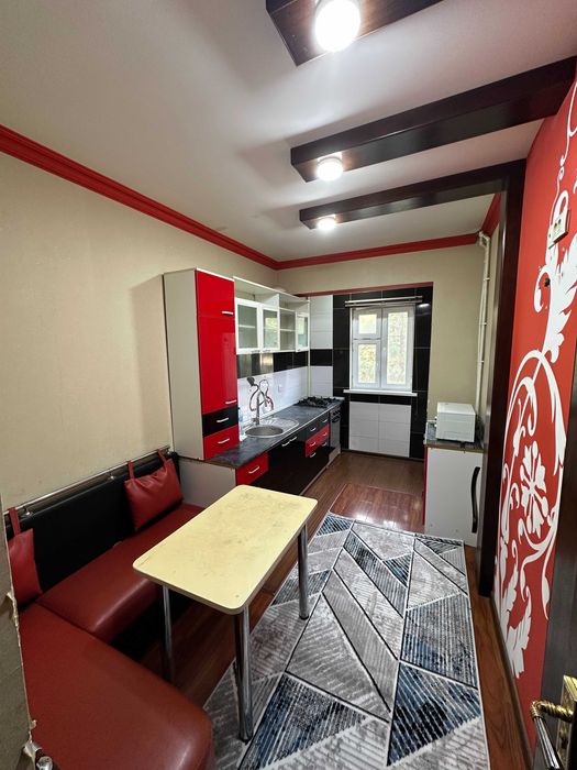 Квартира Сотилади жуда қуллай ва марказда, метрога 300 мерт.