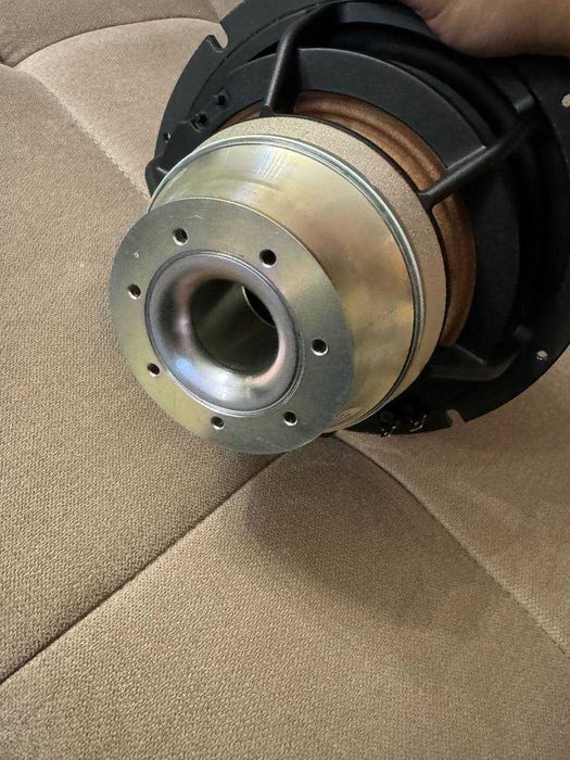 Динамики из Dynaudio Confidence 60 (мидбасы, вуферы)