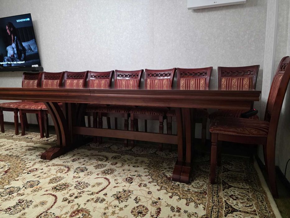 Продам стол гостиный