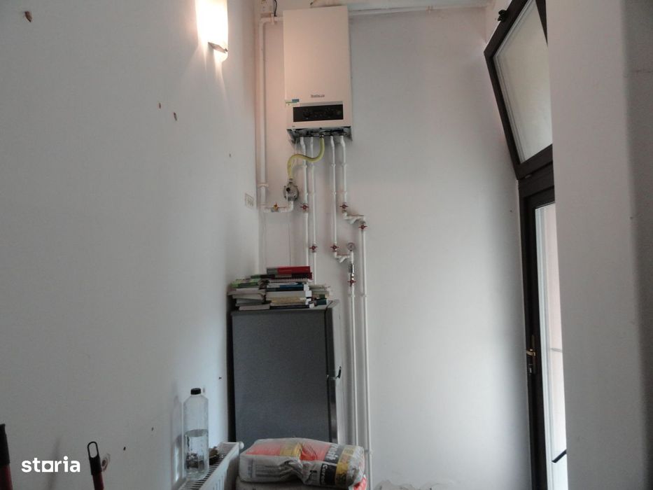 Spatiu comercial 79 mp acces stradal zona centrala langa Hotel Anirok