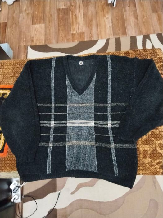 Свитера новые по 3000 тг