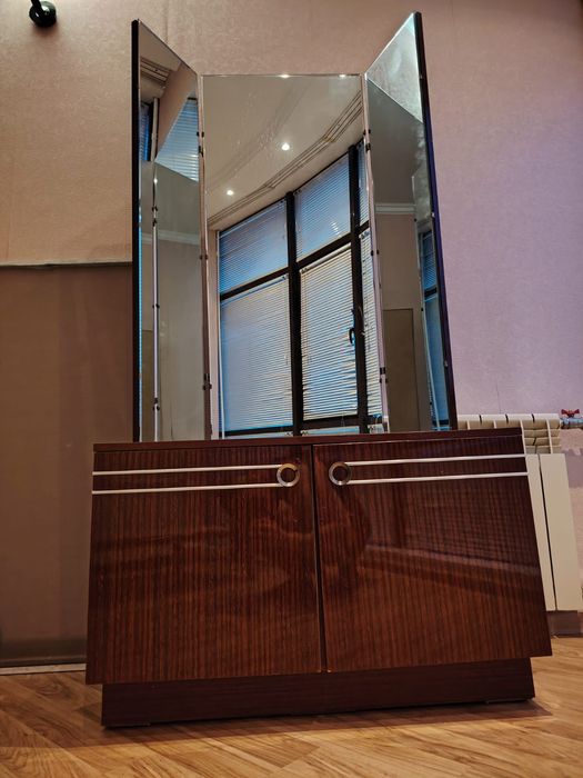 Продам Зеркала Трюмо