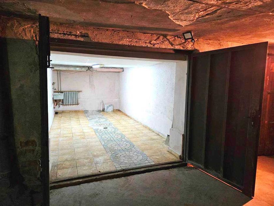 Дава се под наем Гараж / Паркомясто в София, Лозенец - 19 кв.м за 112.2 € - Снимка #2