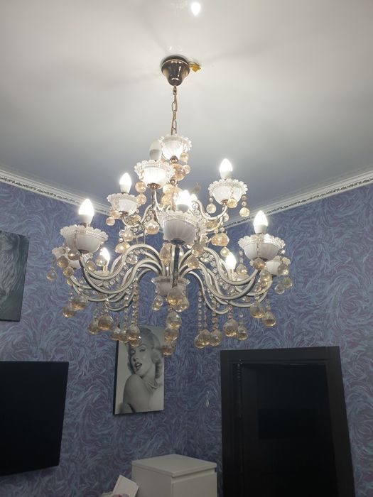 Продам люстру в отличном  состоянии.