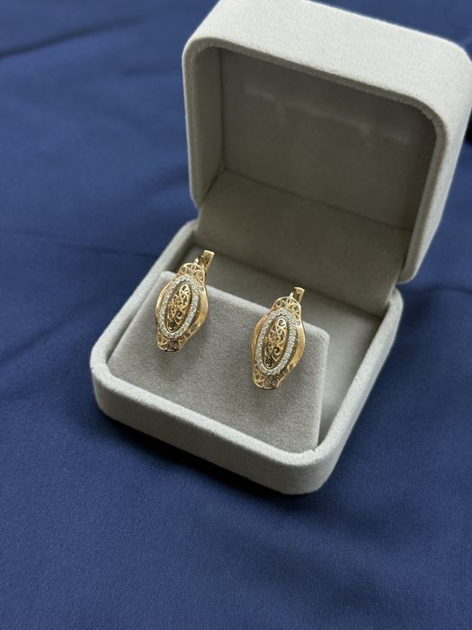 Золотые серьги с фианитами