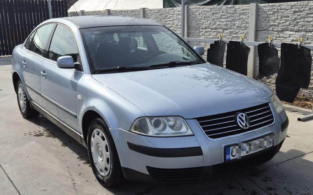 Volkswagen Passat b5.5 (3BG)berlină( sedan),înmatriculată  în RO