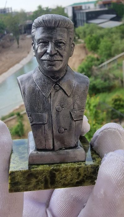 Статуэтка Сталин.
