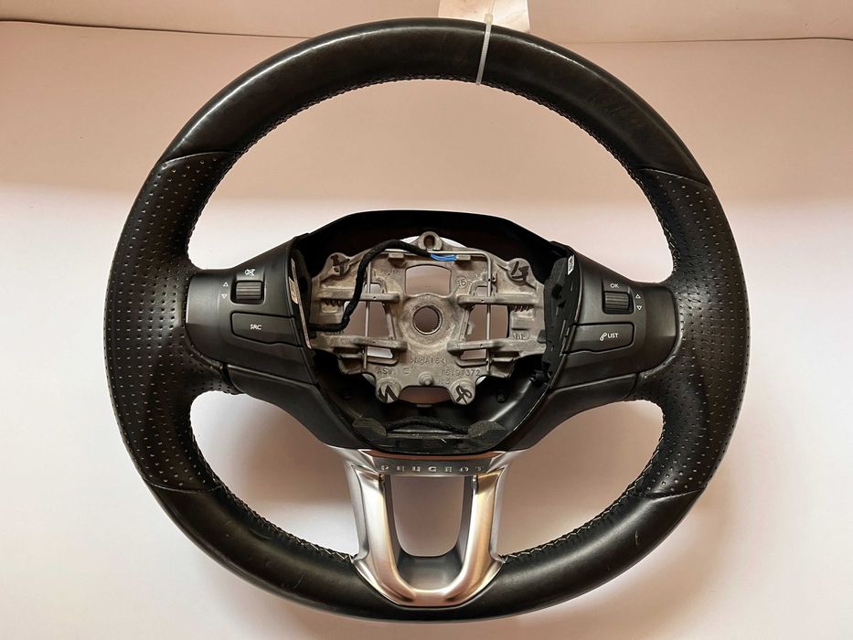 Оригинални с перфорирана кожа Мулти волани Peugeot 208 Пежо pejo