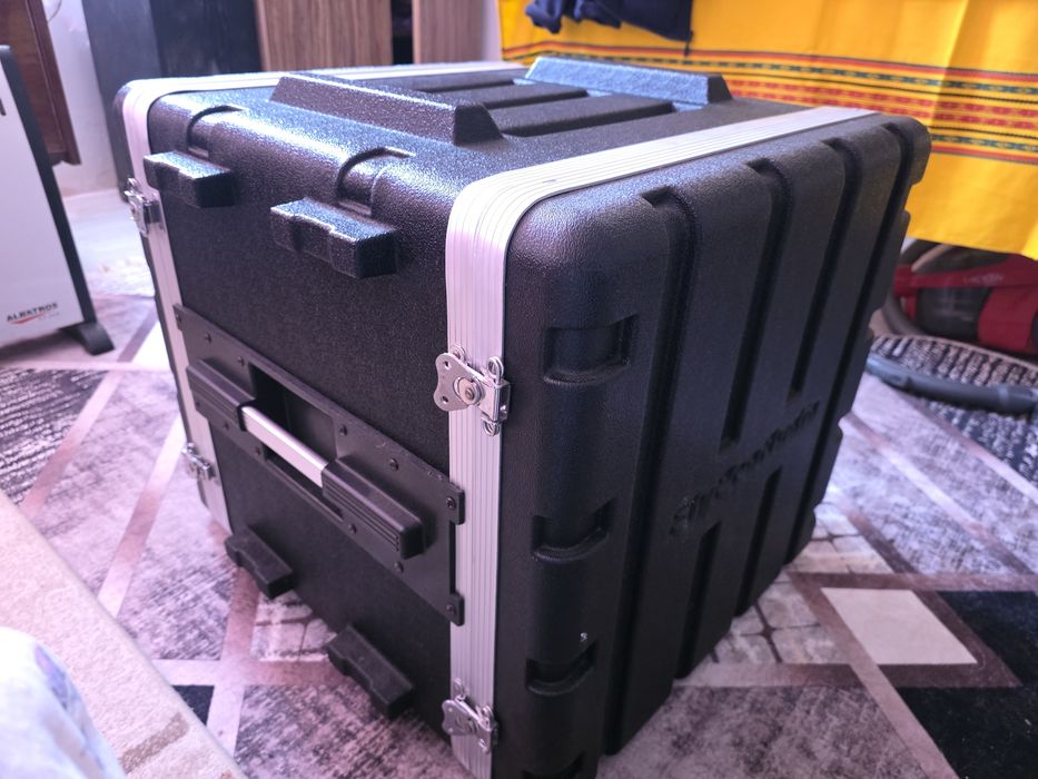 Disponibil Rack 19 inch