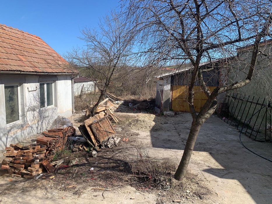 Casă de vânzare cu teren