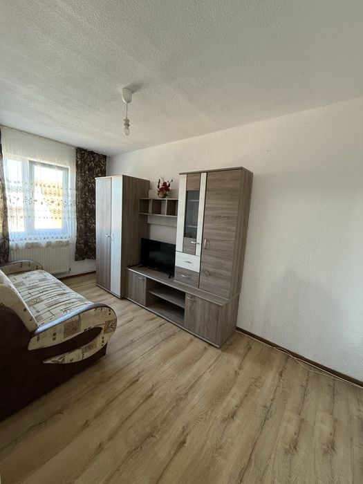 Închriez Garsoniera