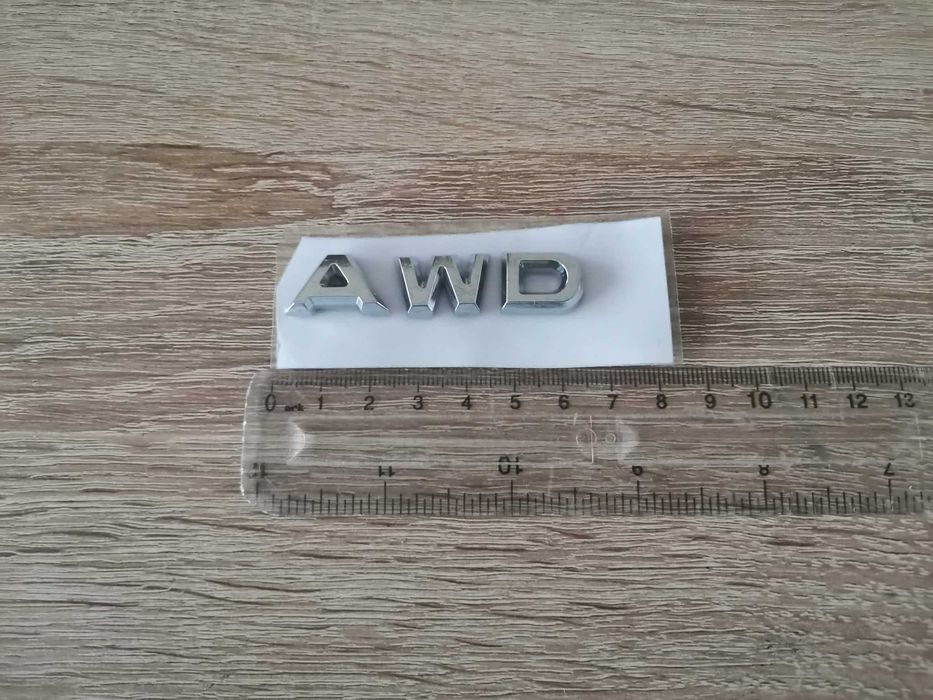 Сребрист надпис Mazda AWD
