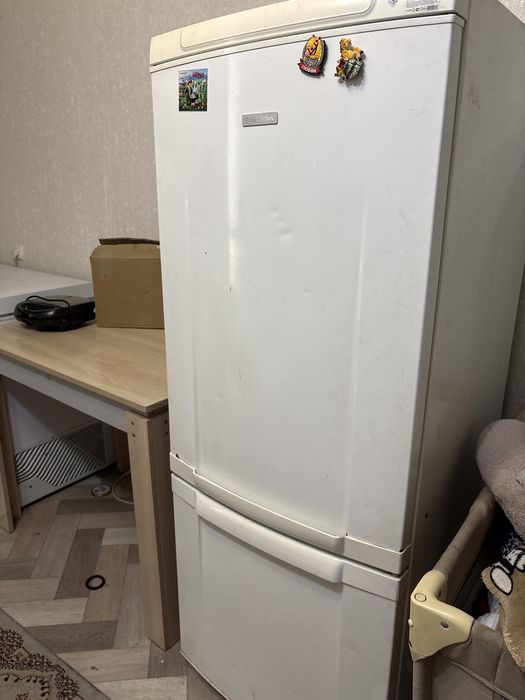 Холодильник Electrolux