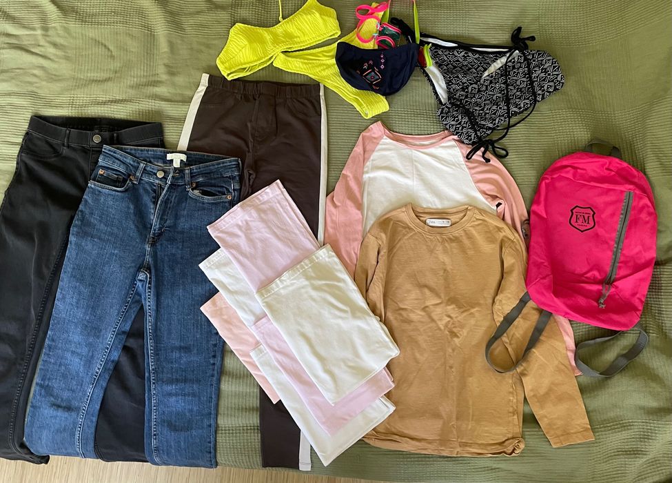 Раница с над 20 броя НОВИ дрешки - момиче 8-12 г