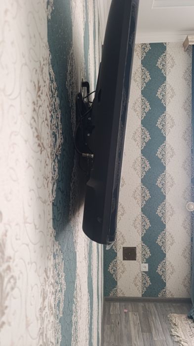 Телевизор 43 почти новый