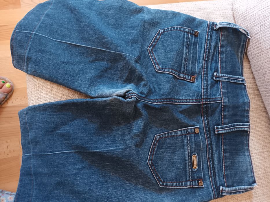 Продам брюки на девушку джинсы и джинсовые шерты