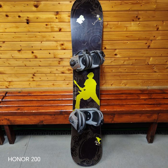 Se vinde placa snowboard 156