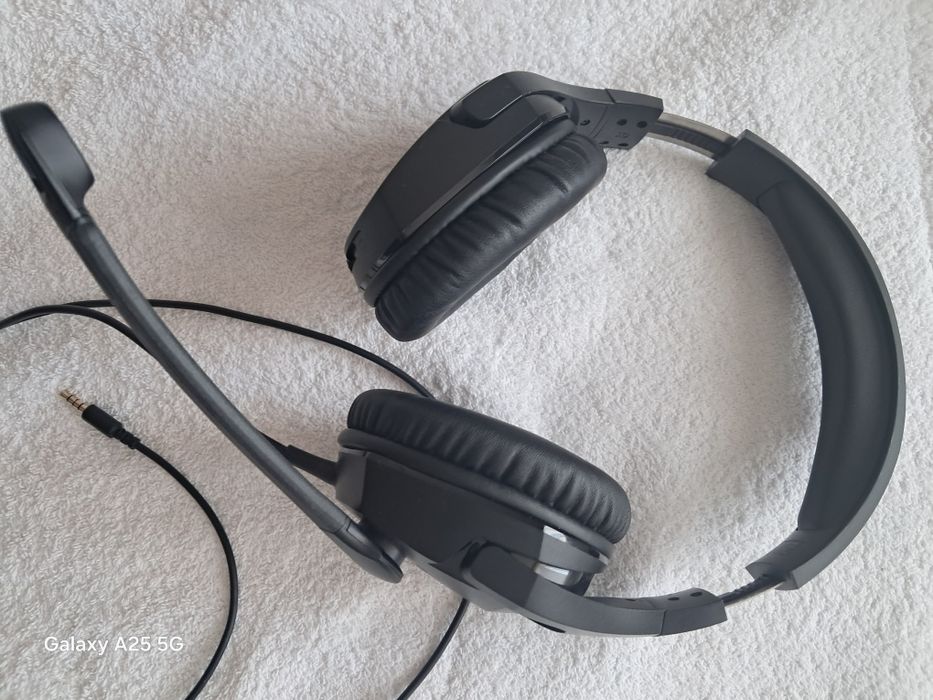 Продам наушники с микрофоном HyperX  новые.
