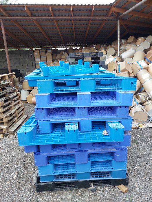 Продам пластиковые поддоны