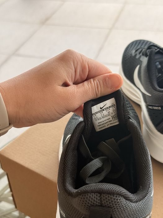 Продавам нови Nike React