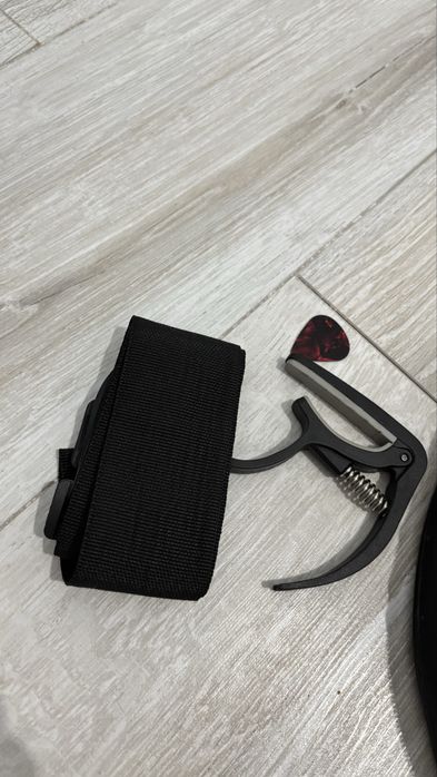 продам гитару 38см