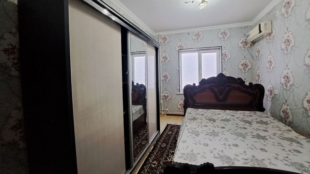 Чирчик шахар 
10-микрораён 25-мактаб ёнида 
#2-хона 3-этаж 
Квартир