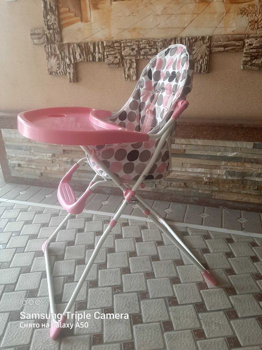 Bolalar ovqatlanish stulchasi SOTILADI