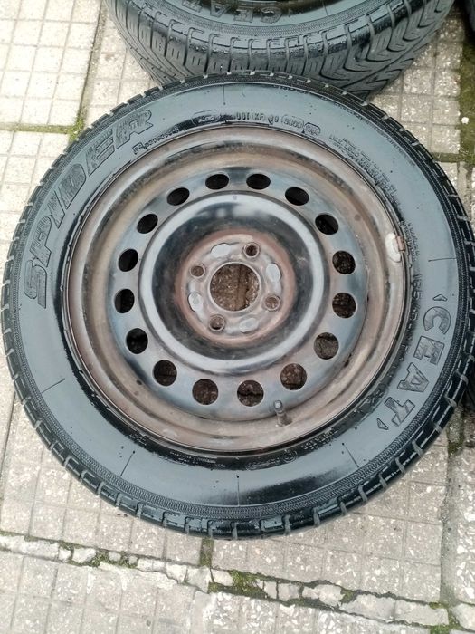 Автомобилни гуми 4бр 14 на джанти лятни.